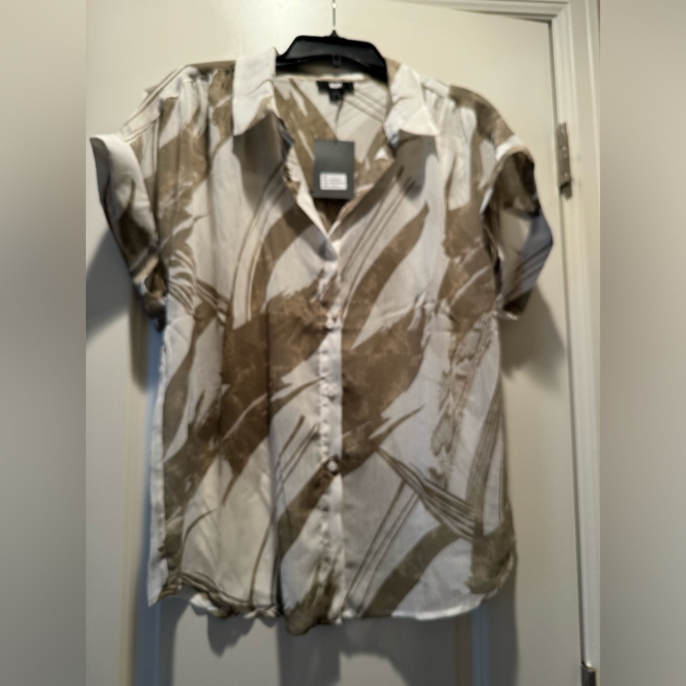 Beautiful brand new DKNY BLOUSE